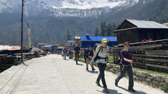 मनाङमा बढ्दैछन् पर्यटक